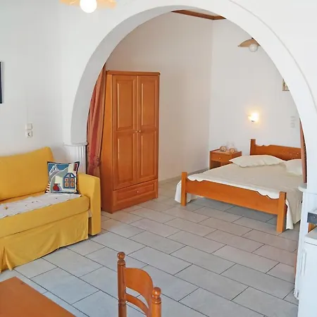 Karabatsis Guest house 2*