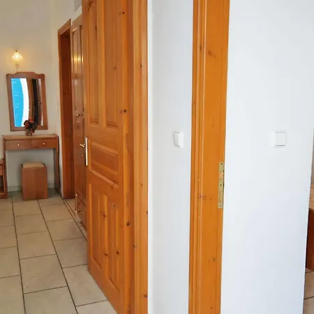 Karabatsis Guest house 2*
