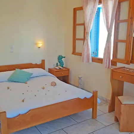 Karabatsis Guest house 2*